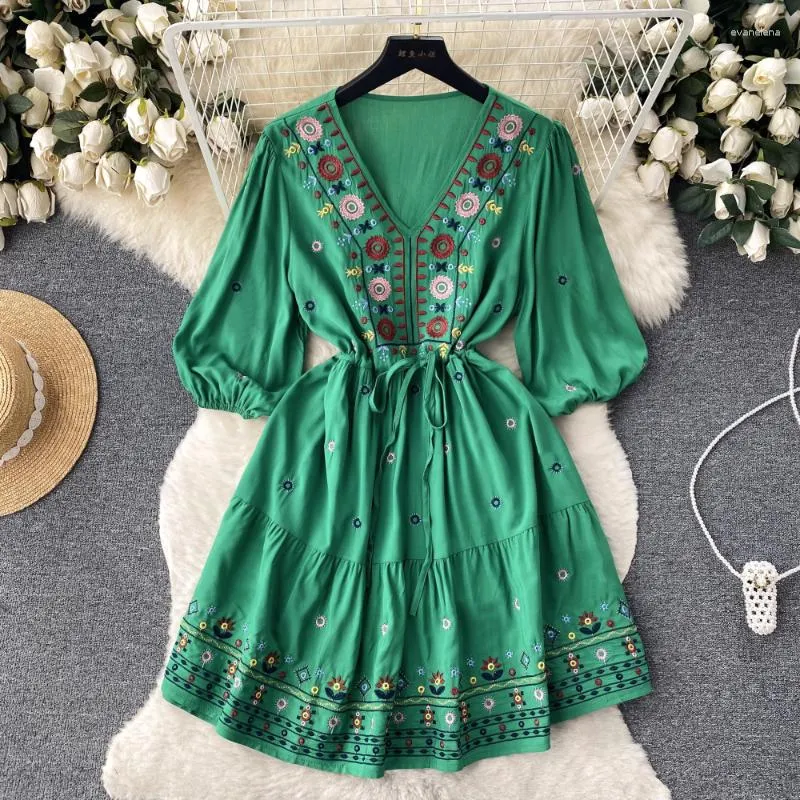 Casual Dresses Sommerkleid Boho Stickerei Blumen V-Ausschnitt für Frauen 2023 Böhmische lose Vintage Vestidos Elegantes Folk Drop