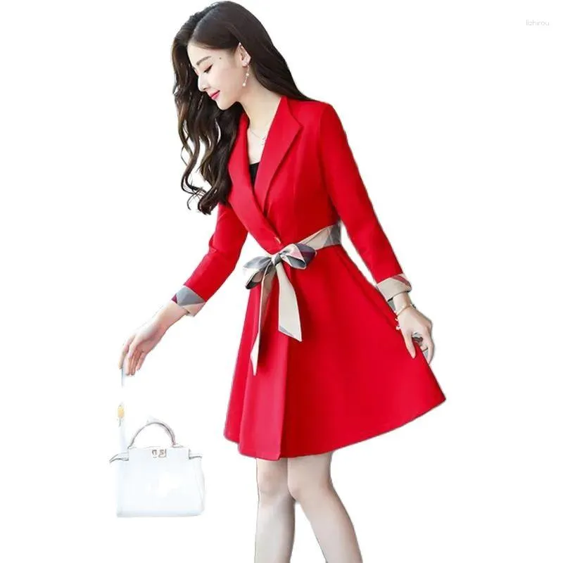 Korki damskie płaszcze modne wiatrówki żeński Slim Slim Płaszcz 2023 Spring Autumn Red Red Black Elegant Sukienka z paskiem