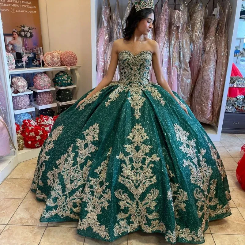 Abito da ballo con perline verde smeraldo Abiti Quinceanera Perline applique dorate Abito da spettacolo dolce 16 Abiti da 15 anni