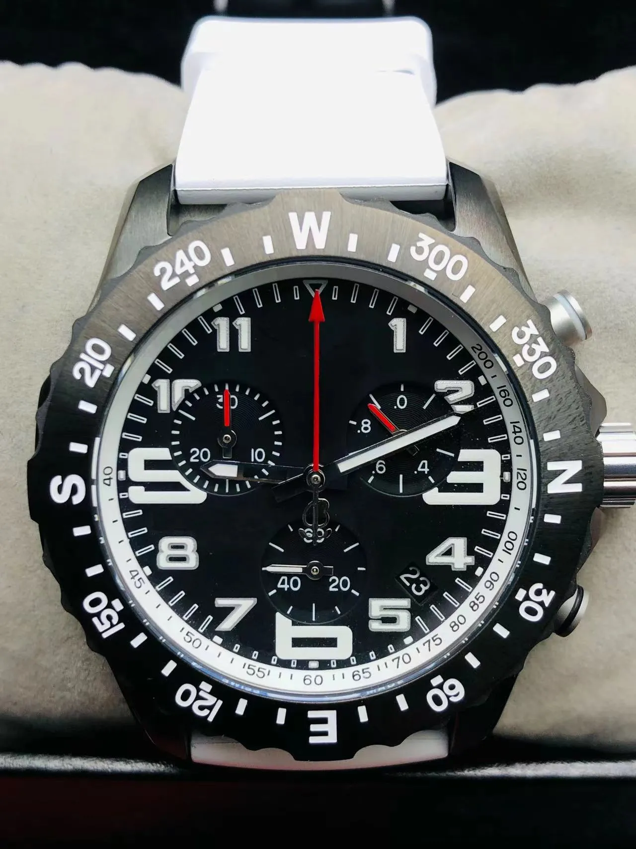 2023 Модные мужские спортивные часы Swiss Quartz Chronograph Все работают высококачественные часы черные дата.