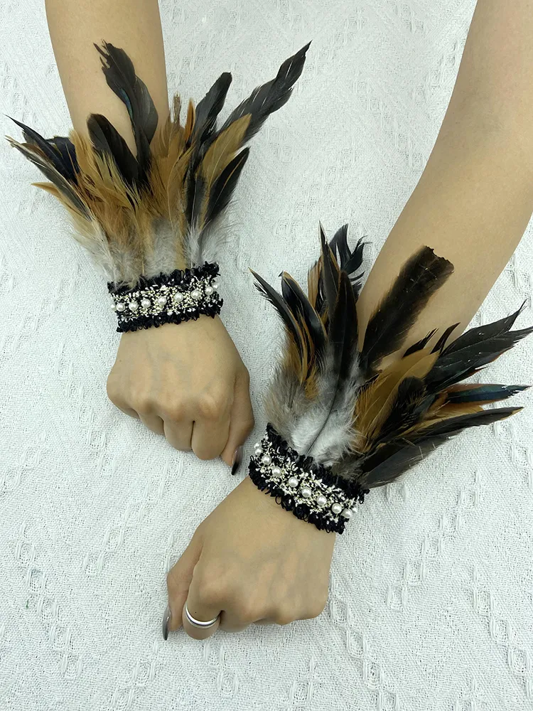 Five Fingers Gloves Natural Feather Wrist Cuffs Elegant Fur Sleeve Arm Accessories Gothic Halloween Cosplay Feather Gloves Pearl Arm Cuff 2pcs 230717