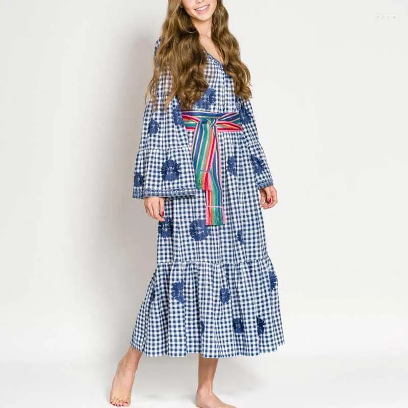 Casual Dresses Boho Inspired Blue Gingham Dress Cotton V-Neck broderi Ukraina Kvinnor Långärmad midi Chic 2023 Vestidos