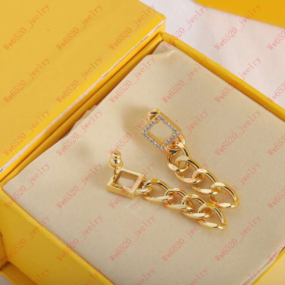 Gouden vol diamanten letter ketting kwast oorbellen stud vierkante gouden stijlvolle coole damesoorbellen delicaat eenvoudig eersteklas huwelijkscadeau banket