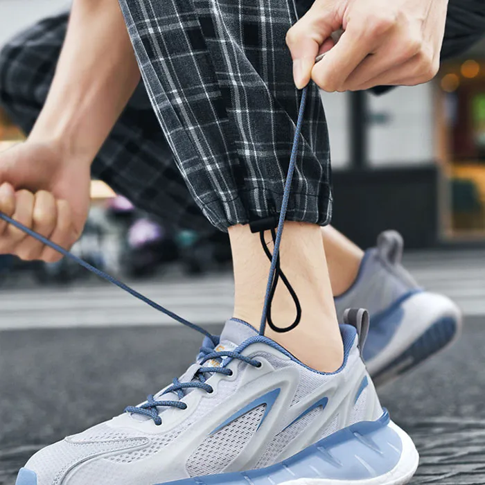 Scarpe che si clearance illuminano bianche