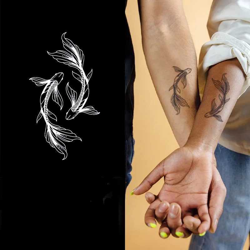 2022 Ny estetik Två guldfiskkonst Vattentät juice tatuering klistermärken för kvinna man kropp tillfällig tatuering fisk falsk tatuering