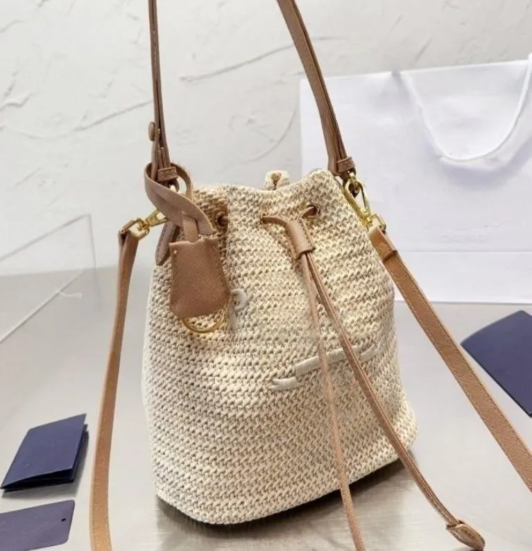 2023 Designer Straw Backet Bags Women Fashion Nylon Shoulder Crossbody Tas Purse geweven winkelen Tote Hobos Handtassen Kettingmekerd