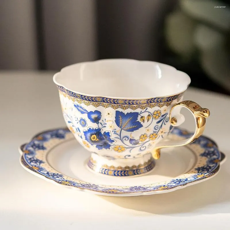 Tazze Piattini Blu e bianco Tazza da tè in stile europeo Fiore Femmina High-end Squisito Retro Lusso Caffè inglese Pomeriggio