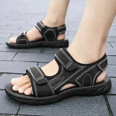 Elbise ayakkabıları 2023 yaz trend plaj moda erkekleri açık spor sandaletleri nefes alabilen ultra ışık desteği 230718