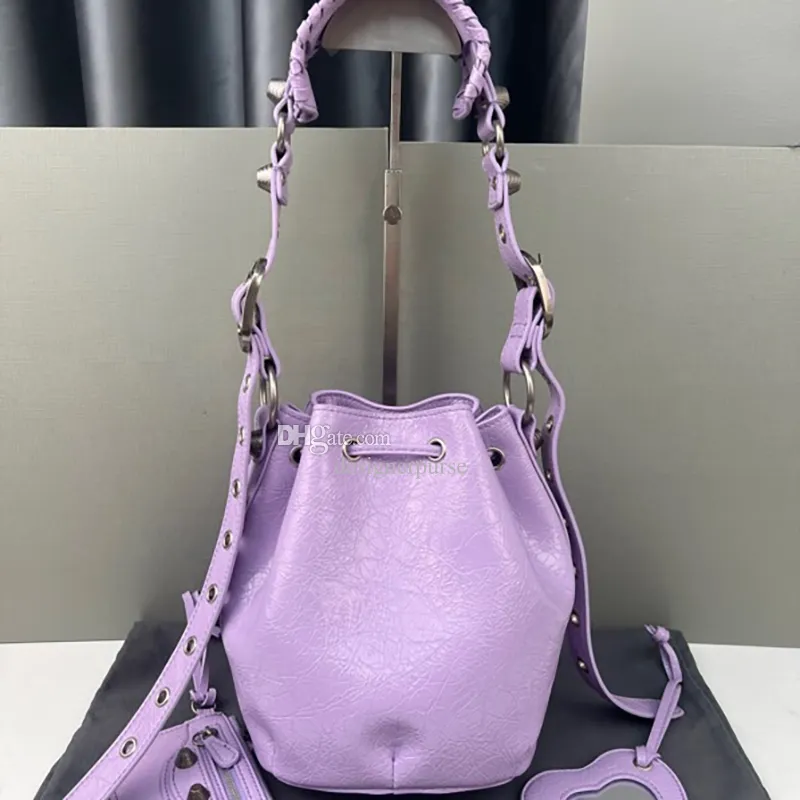 حقيبة الكتف Le Cagole Bucket Bag Bag الشهيرة مصمم حقيبة جلدية مصممة أزياء أزياء حزام من الجلد Crossbody Prest