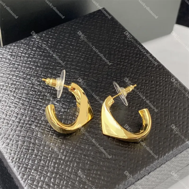 Odwrócony trójkąt kobiety stadnina złota obręcze na Lady Letter Ear Loop Modna biżuteria akcesoria