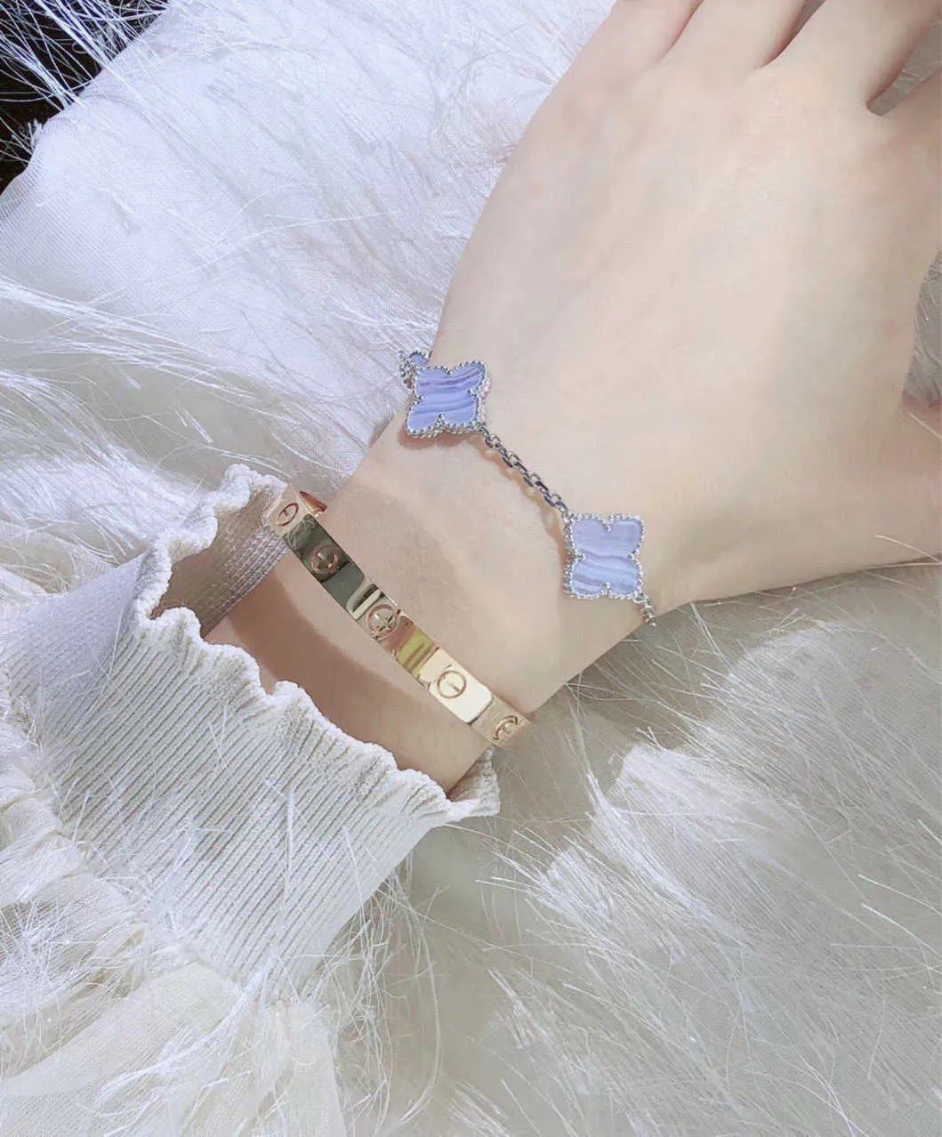 Van cleef 2024 chalcedony bracelet
