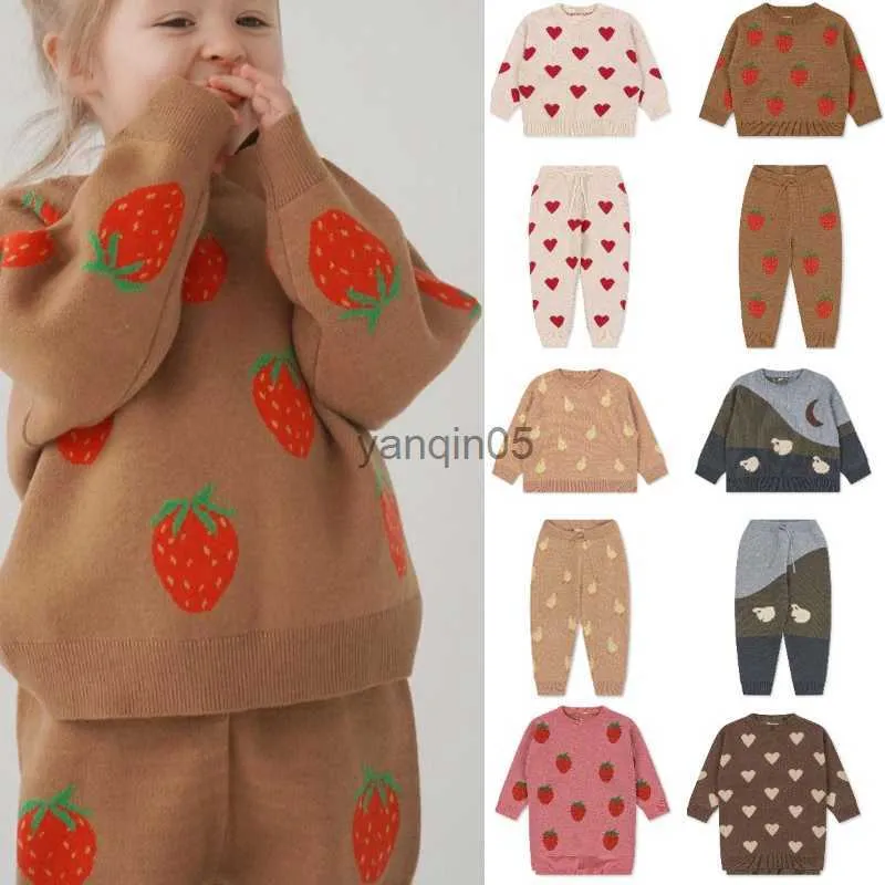 Pullover ks marka dzieci dzianina swetry 2022 nowe zimowe chłopcy dziewczyny słodkie truskawkowe druk ściągacza bawełniane bawełniane ubrania hkd230719
