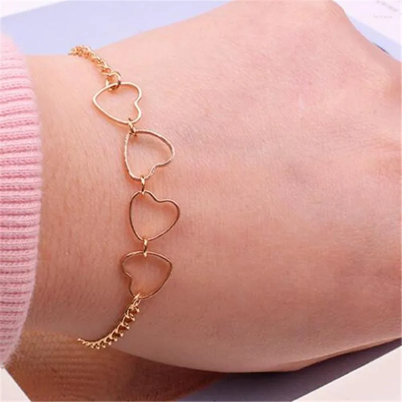 Link Armbanden Eenvoudige Prachtige Hartvormige Vrouwen Armband Metallic Textuur Goud Kleur Vrouwelijke Accessoires Mode-sieraden