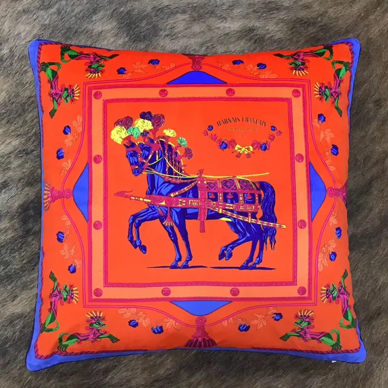 Oreiller décoratif de luxe léger velours tissu série cheval rouge maison canapé super doux housse de coussin taie d'oreiller sans noyau salon 202307190104