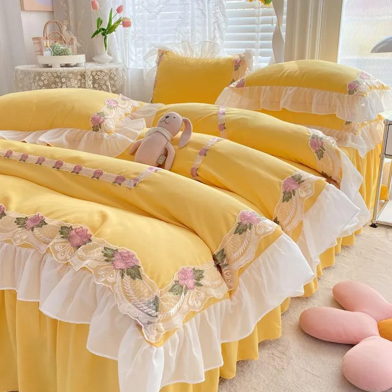 Beddengoed Sets INS Koreaanse Borduurwerk Ruches Kant Bed Rok Set Prinses Meisjes Dekbedovertrek Kussensloop Effen Kleur Quilt Over Decor Home