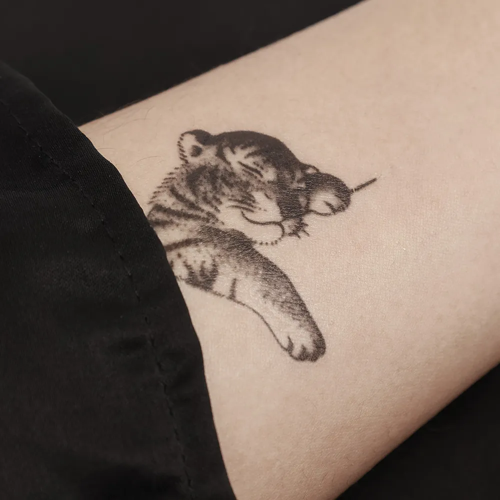 1 pçs adesivo de tatuagem temporária à prova d'água tigre lua baleia padrão de flor transferência de água ombro peito corpo braço tatuagem falsa