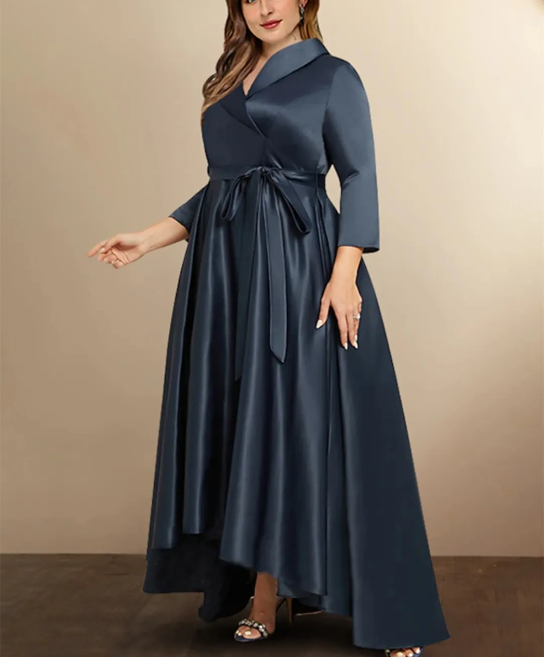 Élégant court bleu marine satin mère de la mariée robes avec poches Hi-Lo v-cou Dieu mère robe formelle robe de soirée plis La madre del vestido de novia femmes robe