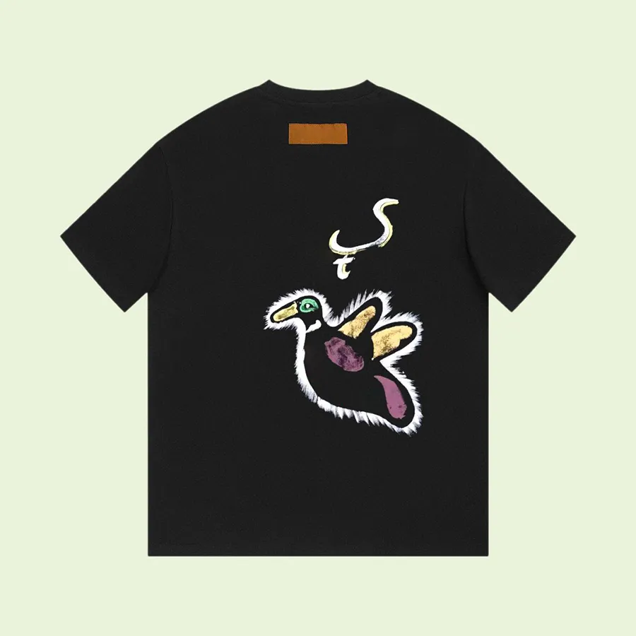 23SS New Woman Men's Solid T-Shirts High End Limited Classic Classic Painted Hand Cartoon Duck Printing Tee Summer Beach Respirável Fashion Street Sleeve TJAMMTX347