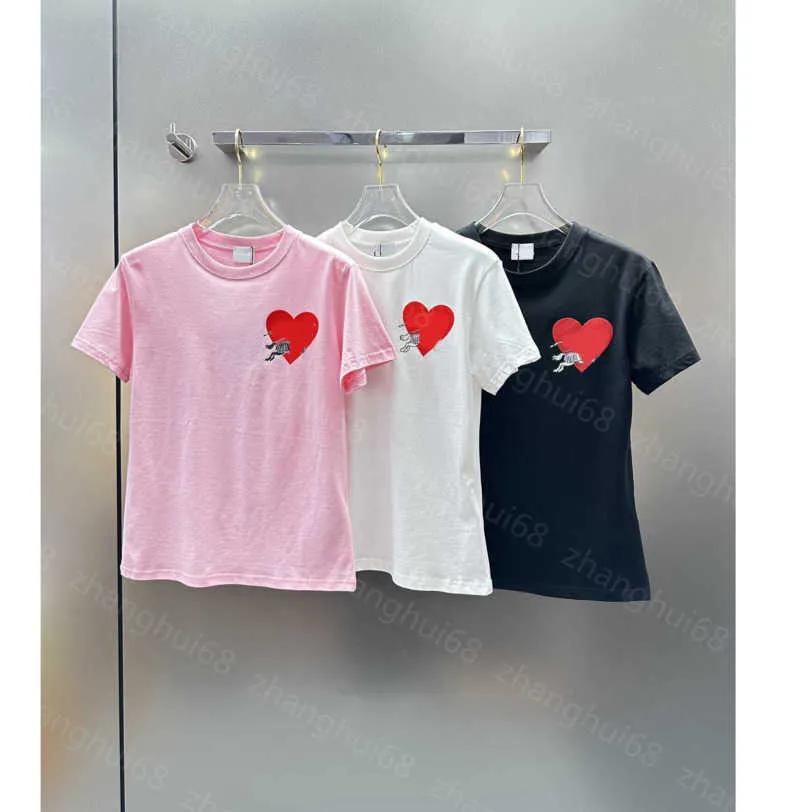 23SS Women Designer Clothing T-shirt Damskie T-shirt Okoła szyi bawełna miłosna logo koni drukowanie krótkiego rękawu T-shirt Wysokiej jakości damskie ubrania A1