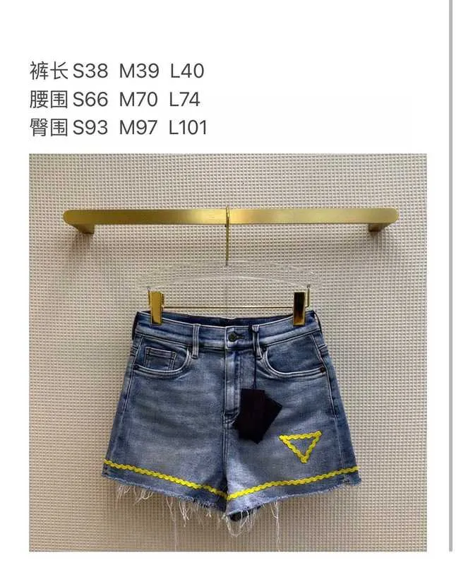 Designer de jeans pour femmes Wave Pattern Triangle Label Denim Shorts 23 Summer Polyvalent Casual Spicy Girls 'Pantalons Fashion Design Sense 2E77