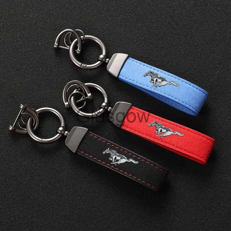 Bilnyckel Ny stil Bil Metal Suede Leather Keychain Metal 3D Relief för Ford Mustang GT 350 500 2015 2016 2017 2018 L231127