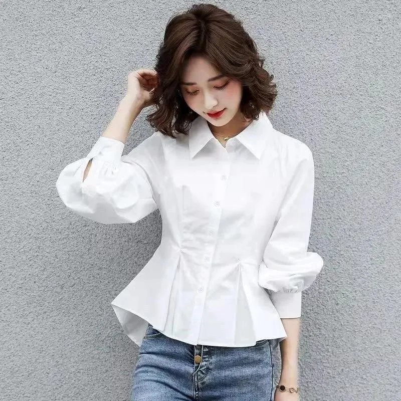 Kvinnor BLOUSES Spring Autumn Style Wild White Shirt Chic Design Oregelbundna Slim Women Korean Single Breasted Blaus Short Femnina Top