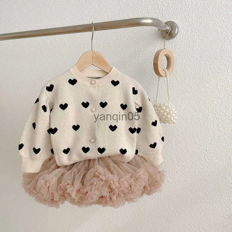 Pullover Abbigliamento per bambini Stile coreano Abbigliamento per bambini Stile primaverile Ragazza Love Bubble Sleeve Cardigan Baby Cappotto lavorato a maglia HKD230719