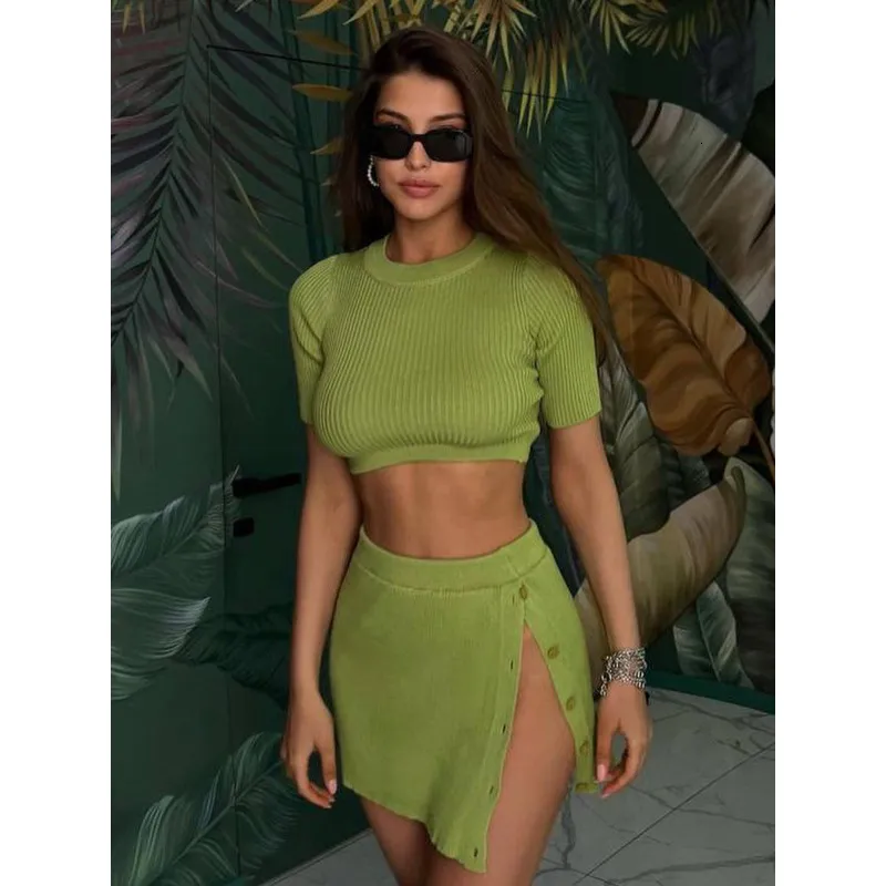 Abito a due pezzi Solido a costine Set per donna Summer ONeck Manica corta Crop Top Cucitura laterale elastica Mini Abbigliamento da sci Fashion Street 230718