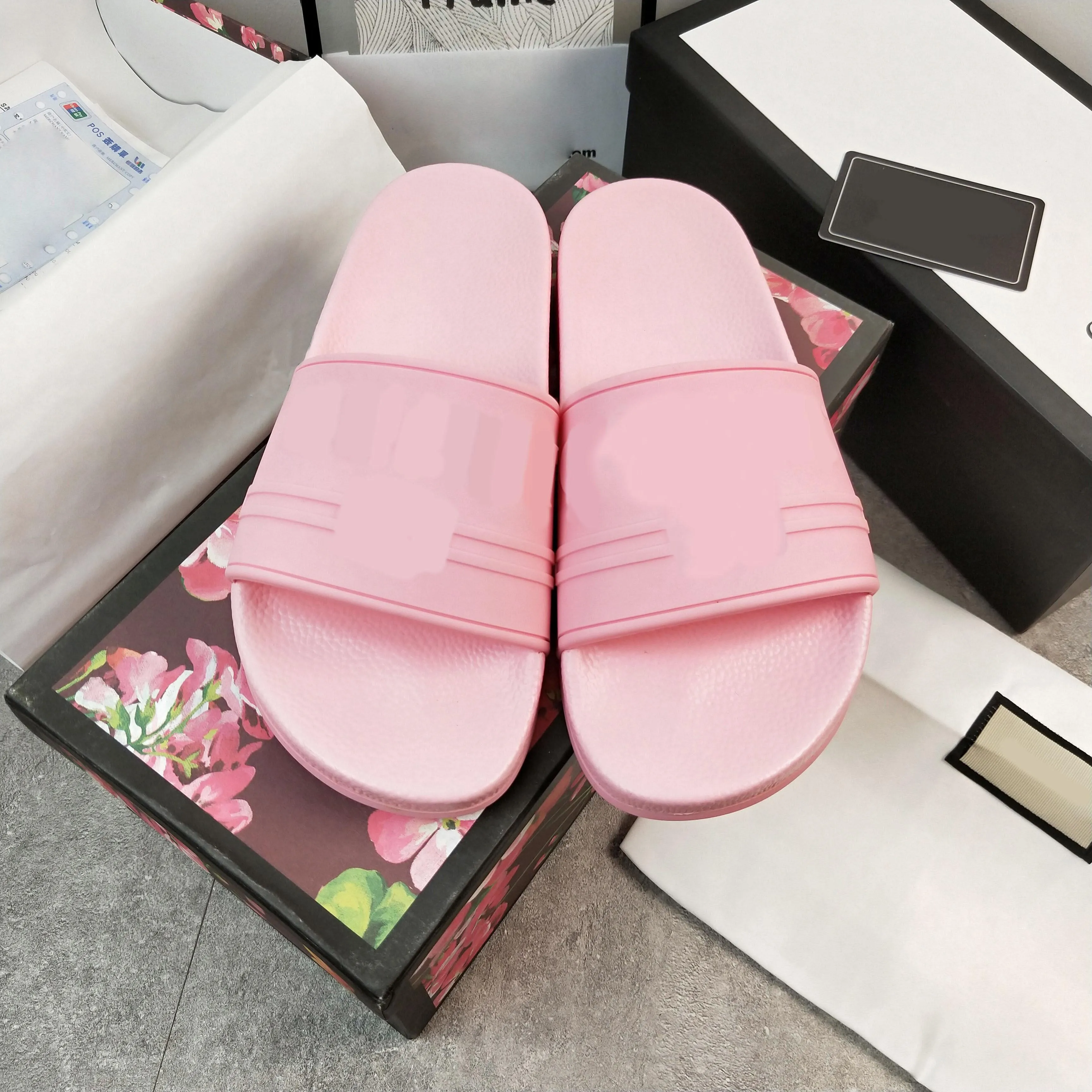 Dust pink on sale adidas slides