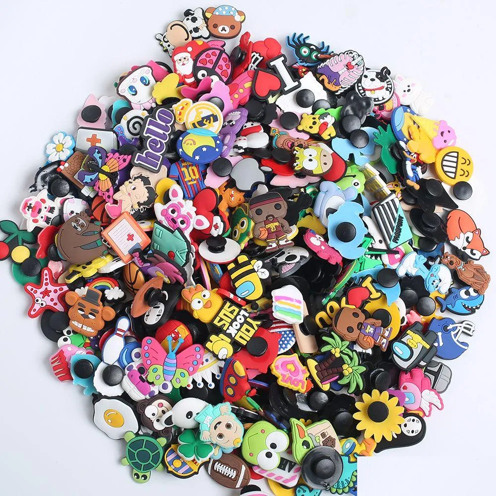 Charms Wholesale 30-50-100Pcs Mixed Cartoon Random Different Shoes Fit Croc Shoes/Wristbands Children Party Birthday Gift Drop Deliv Dhn8Z