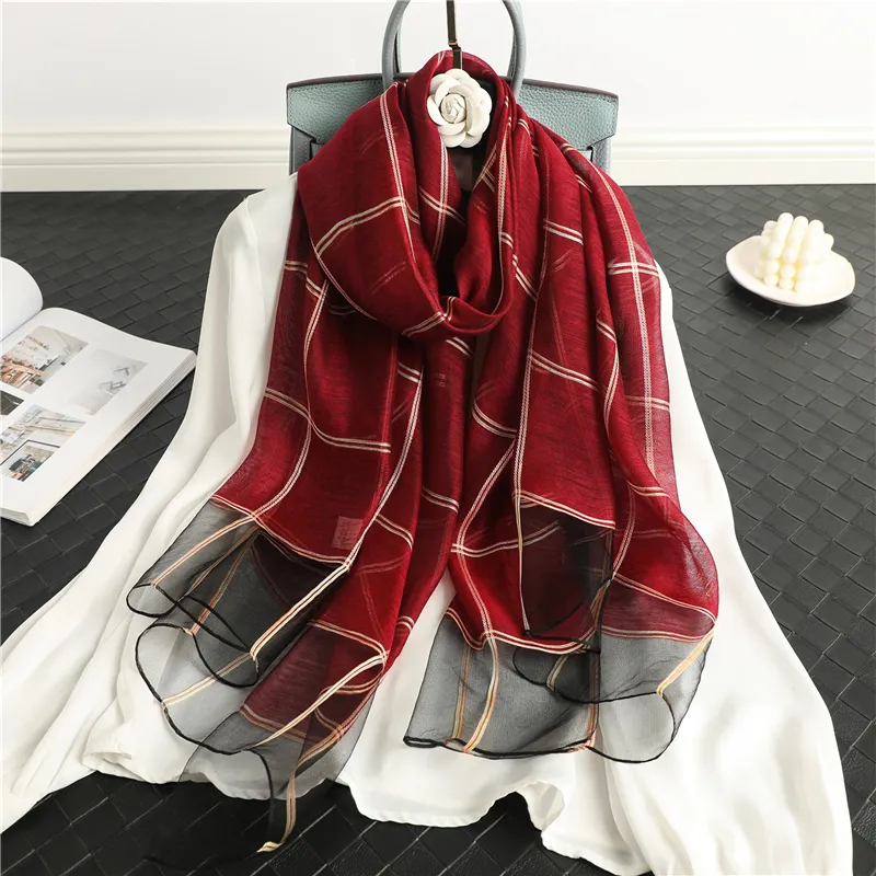 Sarongs Luxe Plaid Soie Laine Écharpe Châle Wrap Femmes Mince Hijab Femme Foulard Doux Pashmina Long Printemps Été Plage Étoles 230718