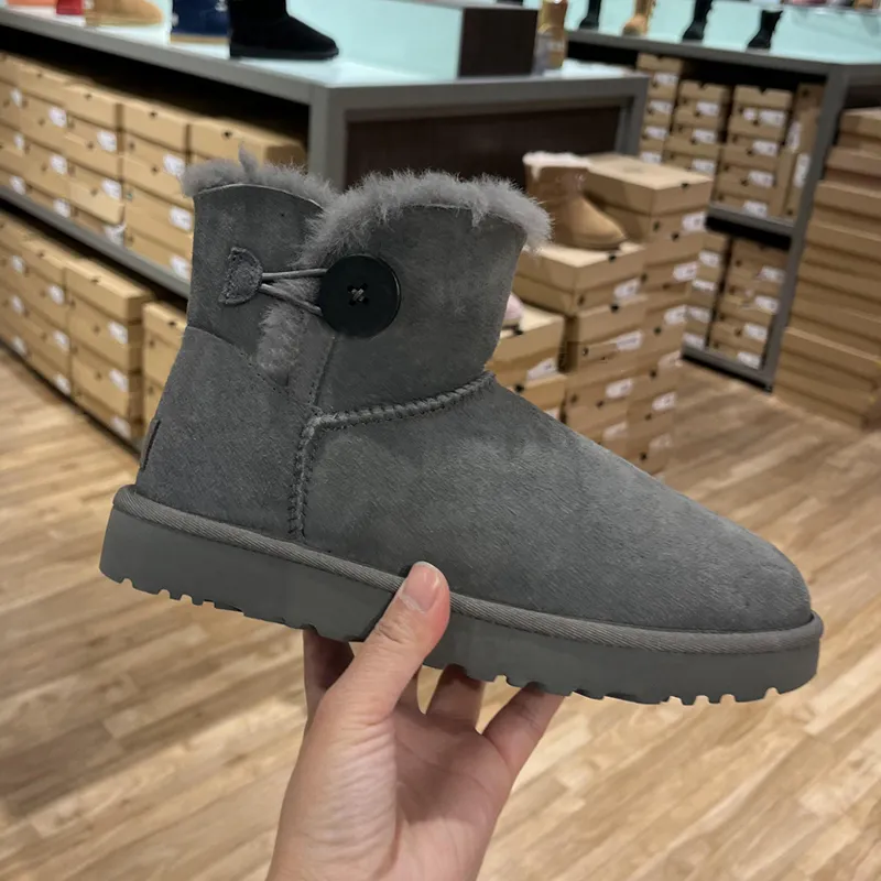 2024 Designer flauschige Schneestiefel Mini Kid Winter Ug Australien Tasman Plateau Ug Stiefel Pelz Slipper Knöchel Wolle Schuhe Schaffell Leder lässig draußen 10A