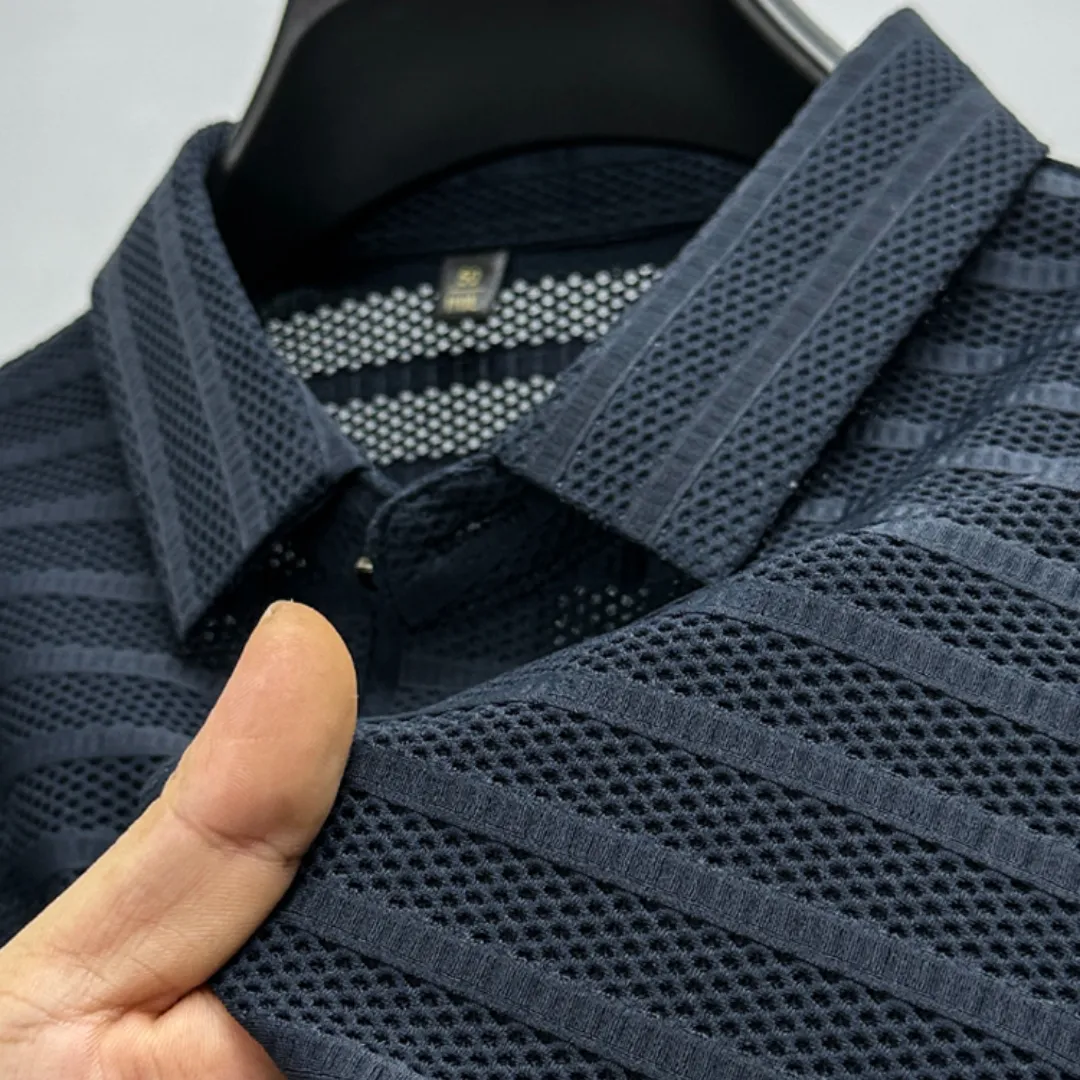 Polos de los hombres de malla de seda de hielo polos huecos 2023 verano Corea moda transpirable camisetas sueltas hombres ropa de manga corta camiseta Ropa 230718