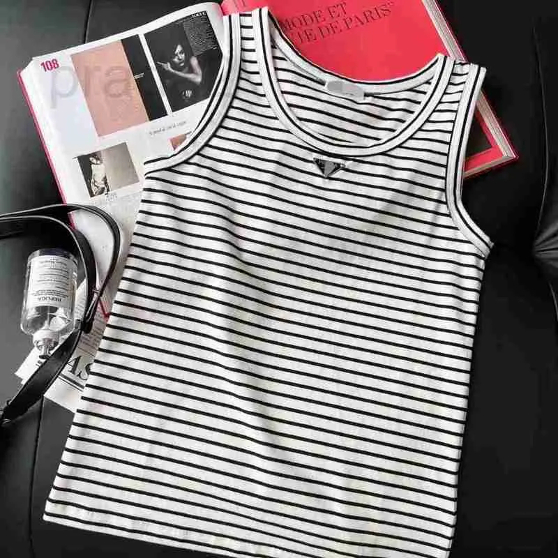 Débardeurs pour femmes Camis designer Lettre Triangle Stripe U Neck Court Débardeur sans manches Slim Fit Small Strap Sweet Cool Spicy Girl Underlay 2BNW