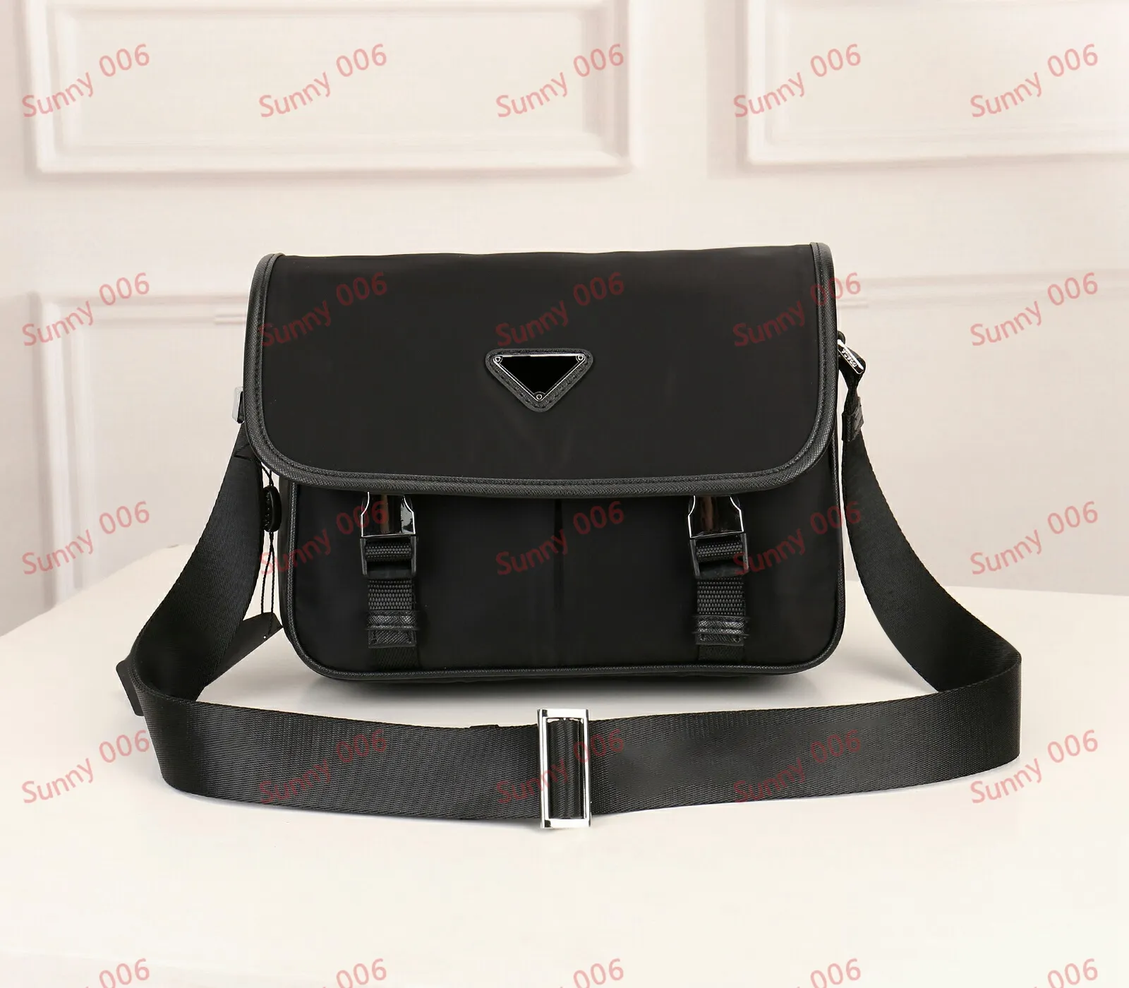 Canvas Single Shoulder Bag Designer Press Buckle Messenger Påsar Luxury Black Mailman Bag File Package Triangle Mönster Design Wallet