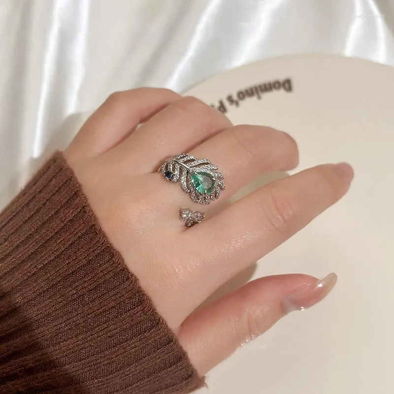 Wedding Rings Zilvergeplateerd modieuze blauw groene Moissanite Feather Ring Sparkling Luxe vrouwelijk feest verjaardagsjuwelen cadeau