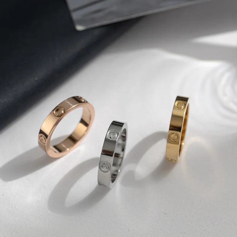 Dames liefdesring heren ontwerper hartband ringen paar sieraden titanium stalen band mode klassiek goud zilver roze kleur schroef met diamanten maat 5-10 rood2024