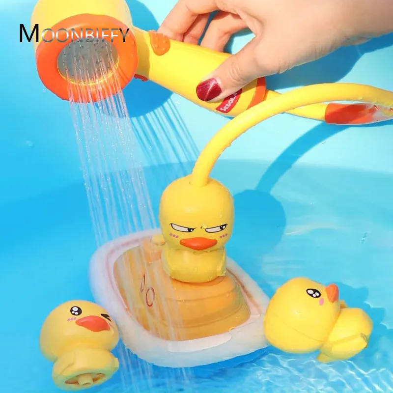 Sand Play Water Fun Electric Duck Pump Spray Baby Shower Head Baby Bath Toy Children Water Game Pirate Ship Toy Faucet Badrum Barn Gift 230719