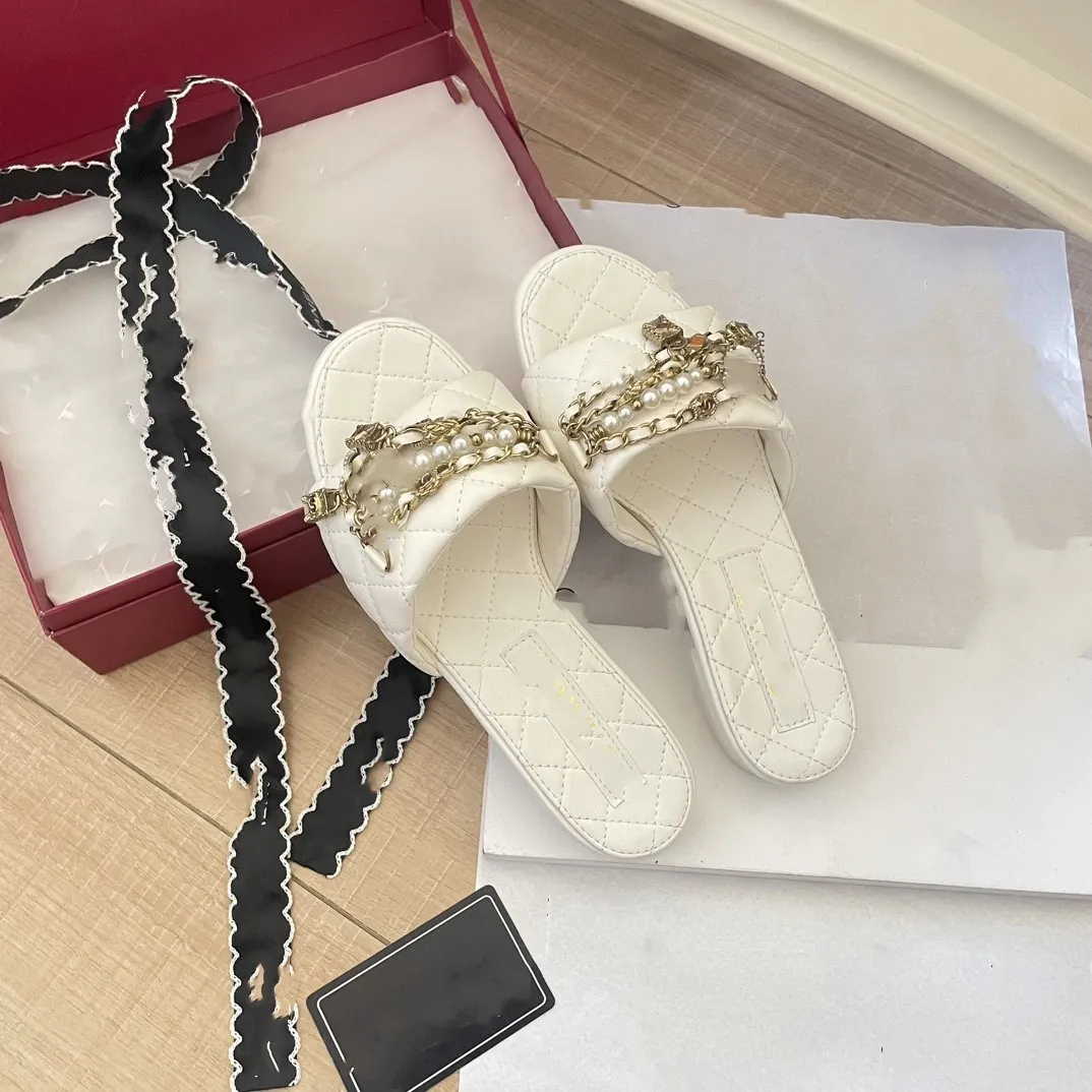 サンダル・ミュール Premiata White Slide Sandal With Lamb Leather Upper Premiata Sleek White Slide Sandal With Lamb Leather Upper
