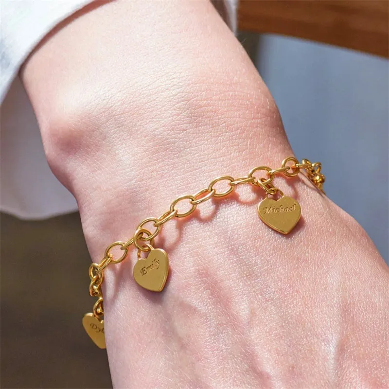 Bracciale Personalizzato Con Nome - Acciaio Inox Con Ciondolo Corona/Cuore/Stella/Farfalla