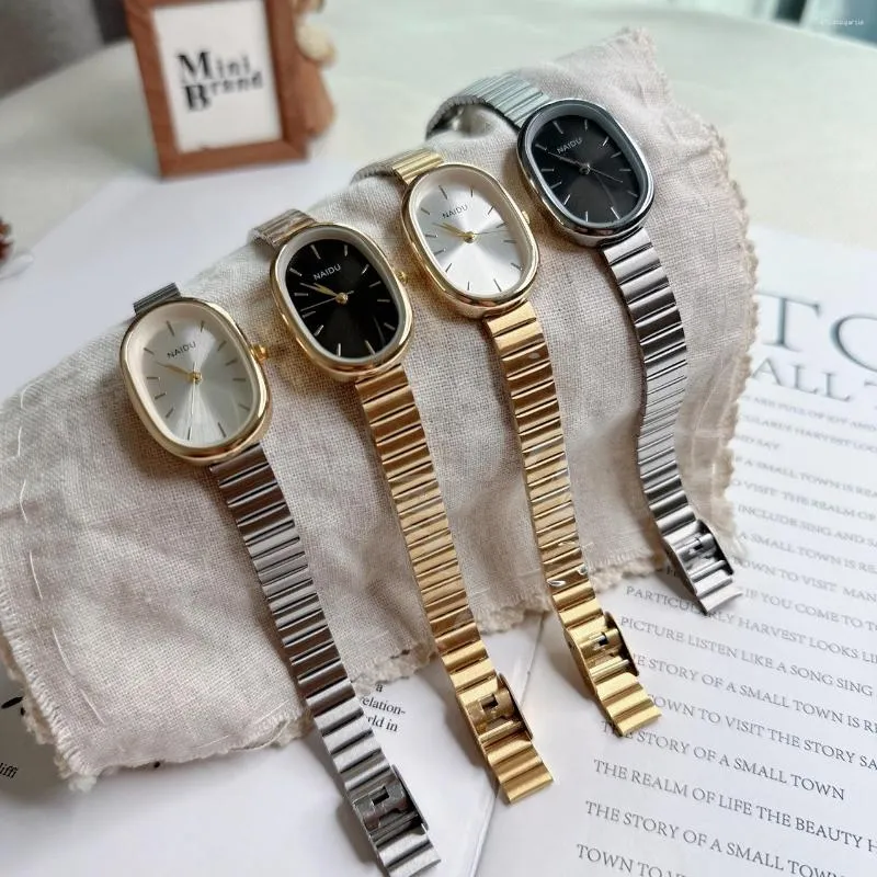 Horloges Vrouwen Quartz Horloge Luxe Ovale Mode Mini Case Kleine Romeinse Cijfer Wijzerplaat Vrouwelijke Full Metal Band Horloges Niche