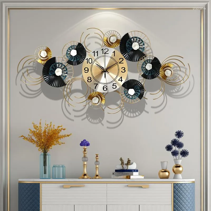 Wanduhren Licht Luxus Uhr Wohnzimmer Mode Dekorative Persönlichkeit Kreative Schmiedeeisen Dekor
