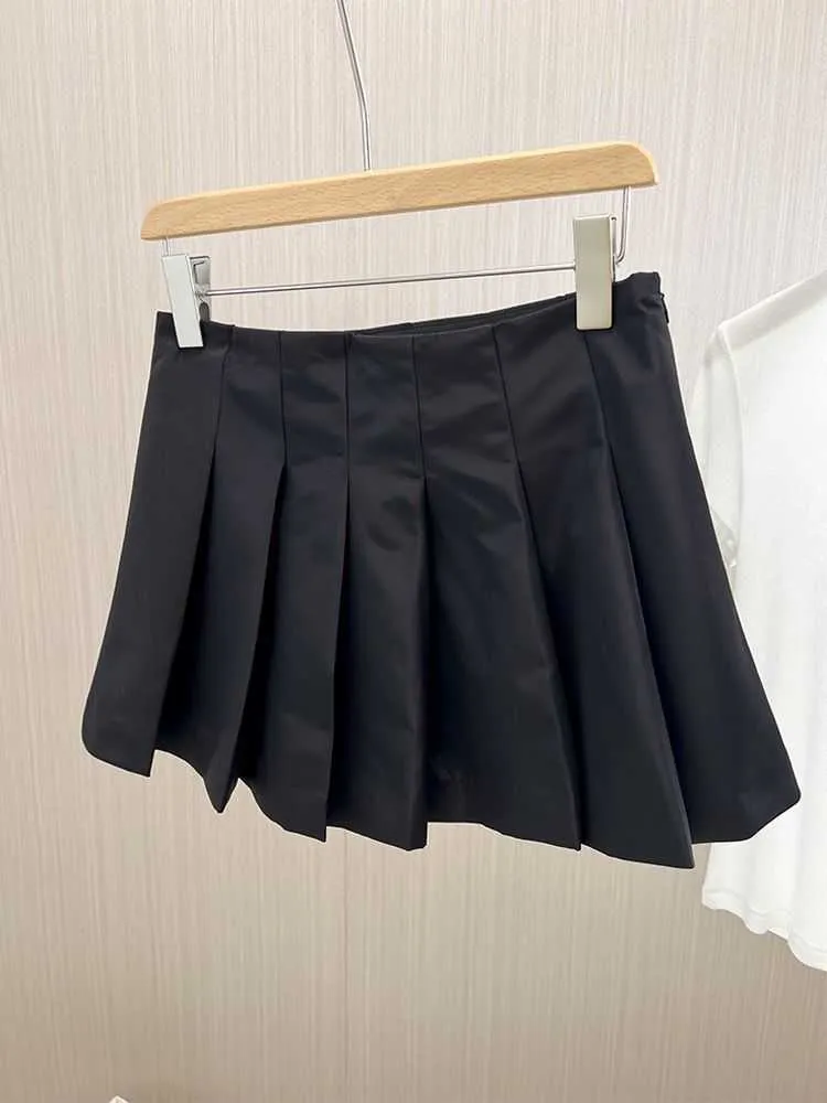 Jupe plissée taille haute noire pour femmes d'été, avec ceinture amincissante et mode, avec un bon sens de l'affaissement n'est pas facile à froisser, le nylon est confortable.