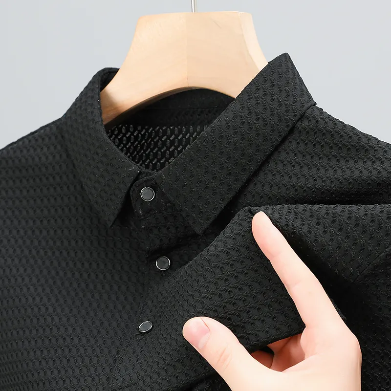 メンズポロス品質アイスシルク弾性グリッドポロシャツ2023サマーラグジュアリーブランドTシャツ通気可能な男性衣料品デザイナーショートスリーエレベーショントップ230718