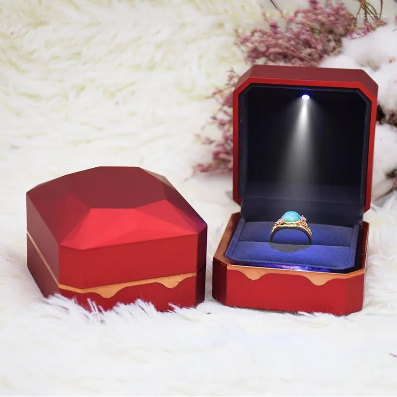 Ювелирные мешочки Продажа дизайна пластиковая светодиодная подарочная коробка для обручального кольца подвесное витрине подвесное кольцо
