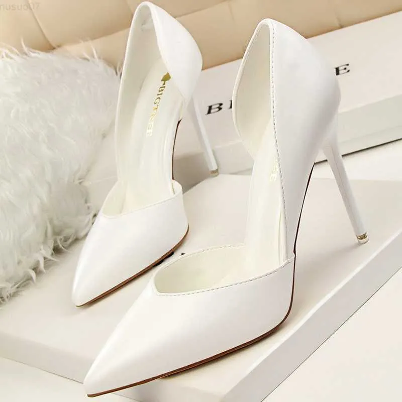 Sandały buty bigtree białe kobiety pompki pu skórzane obcasy buty ślubne buty ślubne wskazane palce klasyczne pompki panie kobiety podstawowe pompę L230720