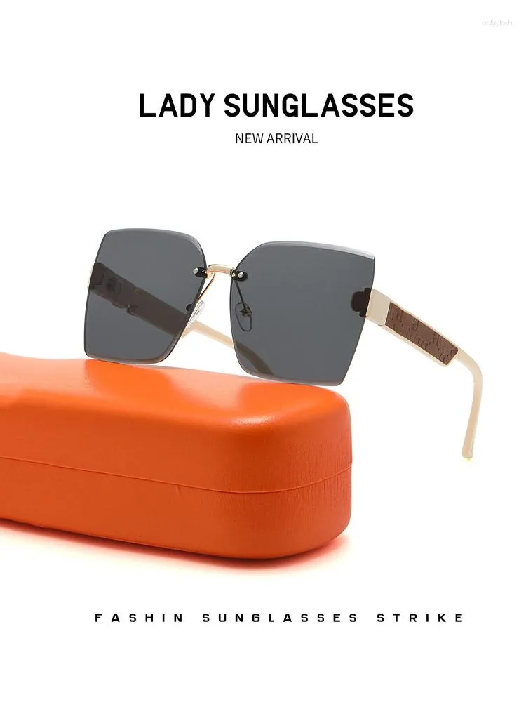 نظارة شمسية الاتجاه تصميم الأزياء للسيدات الصلبة نظارات أنيقة غير مكشوفة 2023 أنثى شارع عالي الشارع ارتداء أنيقة