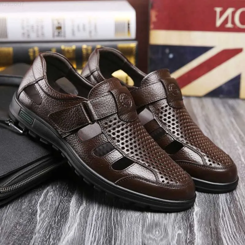 Sandalen Leder Sommer Herren Strand Sandalen Hohl Outdoor Mann Wasser Sport Turnschuhe Büro Business Kleid Männlich Casual Vater Müßiggänger Schuhe L230720