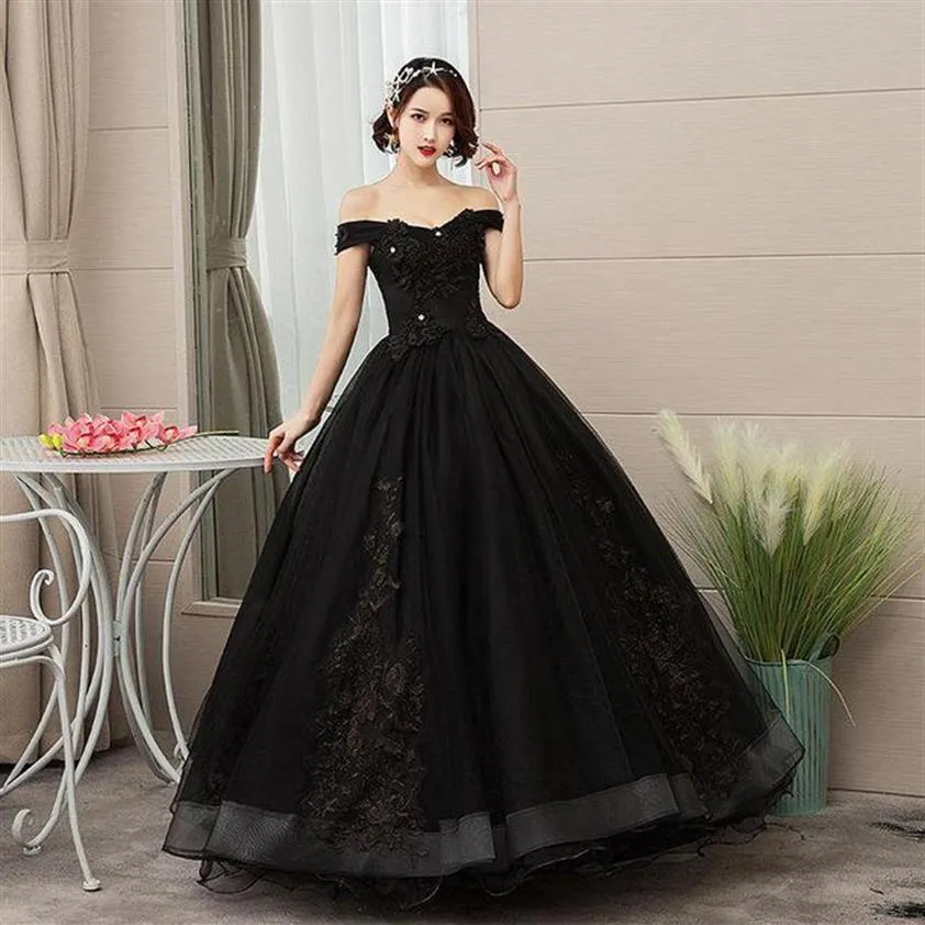 2021 Nouveau Sexy Noir Fleurs Appliques Bateau Robe De Bal Quinceanera Robes À Lacets Doux 16 Robe Débutante Robe De Soirée De Bal Custo278W