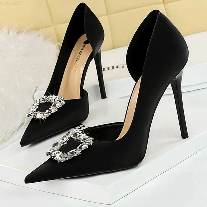 Wine top colour heels